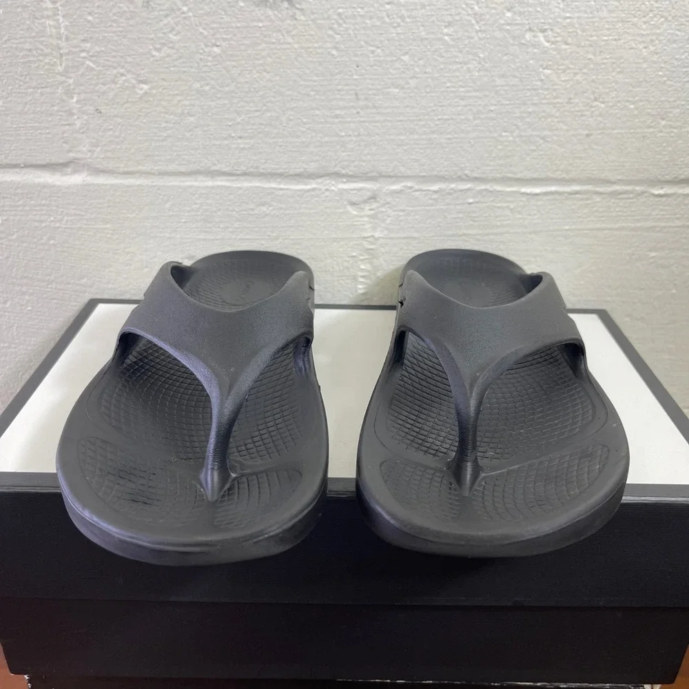 Oofos OOriginal Recovery Sandals Black Thong Flip Flop Slip‎ On Mens 9 Womens 11